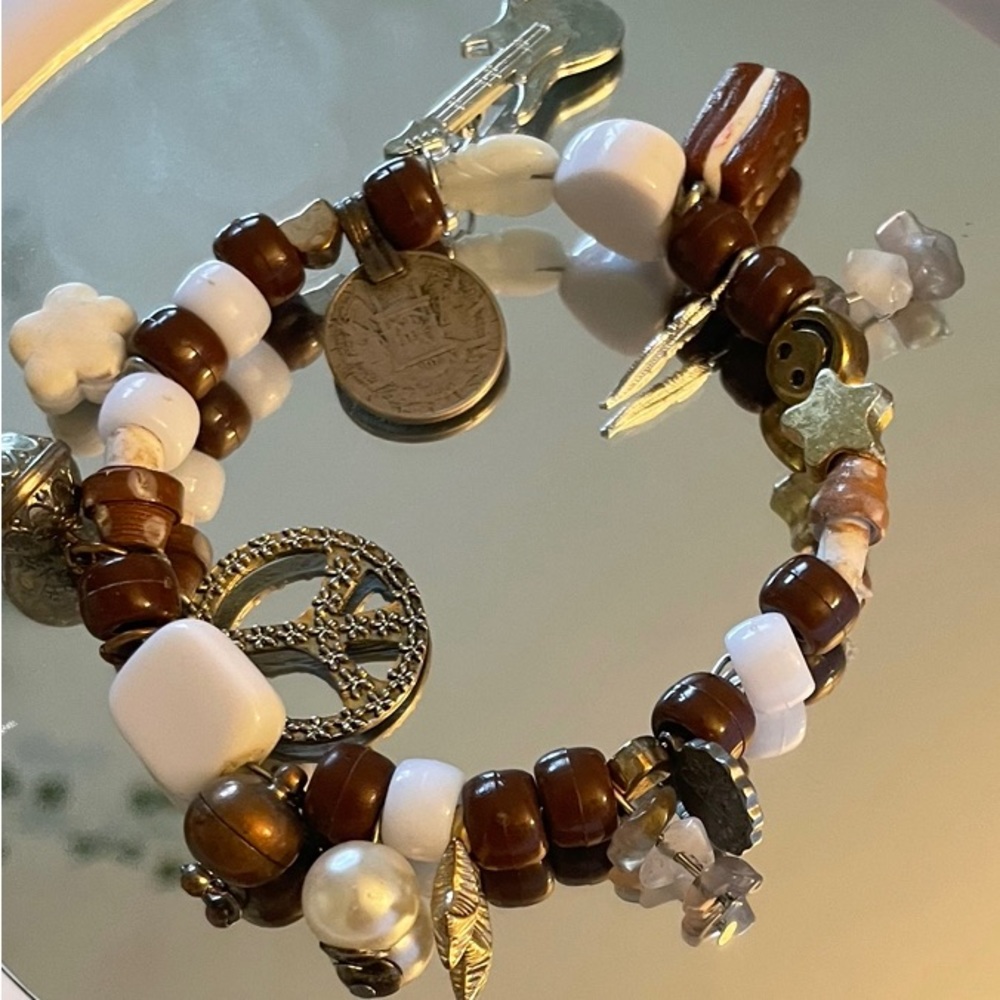 Handmade brown charm bracelet - Picture 1 of 2